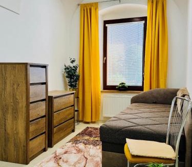 Jaromer Apartment | Apartmán HUGO