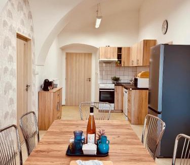 Jaromer Apartment | Apartmán HUGO