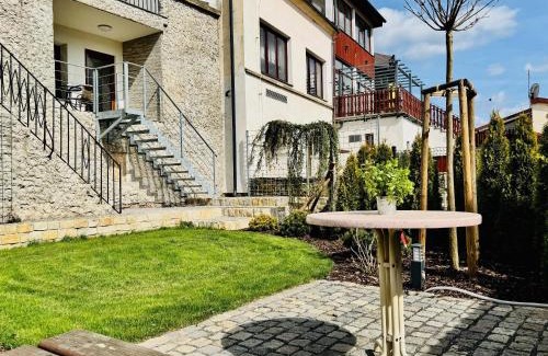 Jaromer Apartment | Apartmán HUGO