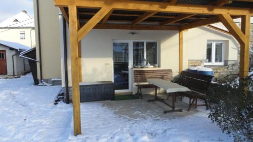 Ponikla Apartment | Apartmán Woodcock