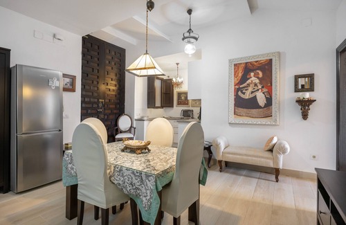El Puerto de Santa Maria Apartment | Apartment 'Exclusivo Apartamento En Palacio' with Balcony, Wi-Fi and Air Conditioning