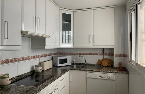 Valdelagrana Apartment | Apartment 'Valdelagrana Playa Y Piscina' with Shared Pool, Private Terrace and Wi-Fi