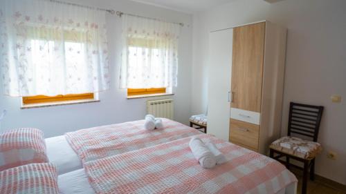 Kozana Apartment | Apartma Tri oljke
