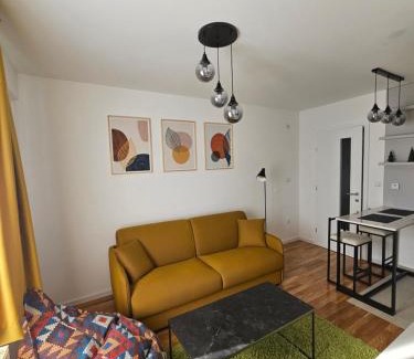 Pale Apartment | Apartman 33