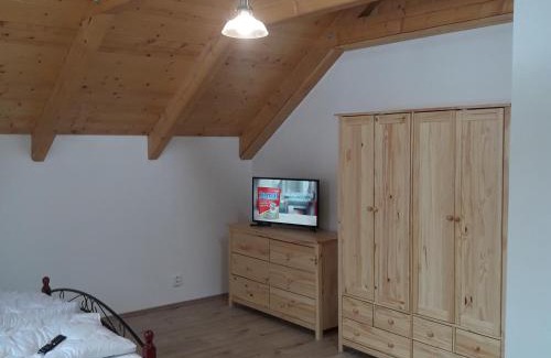 Jermanice House | apartman uKapra