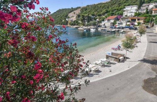 Duboka Apartment | Apartmani Dora