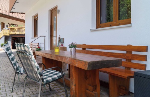 Bad Peterstal-Griesbach Apartment | Apartment 'Bergblick' with Mountain View, Shared Terrace and Wi-Fi