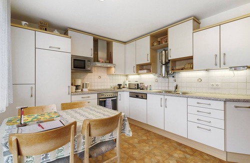 Bad Peterstal-Griesbach Apartment | Apartment 'Doppelzimmer 1' with Mountain View, private balcony and Wi-Fi