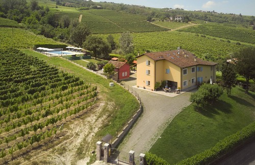 Santo Stefano Belbo Apartment | Apartment Split level