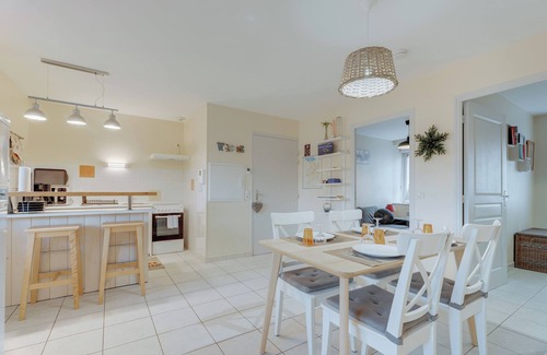 Saint-Benoit-des-Ondes Apartment | Apartment 'Grain De Sable' with Private Terrace and Wi-Fi