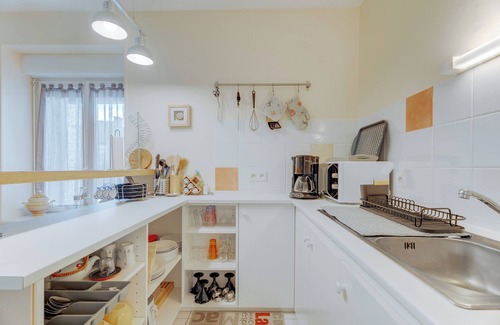 Saint-Benoit-des-Ondes Apartment | Apartment 'Grain De Sable' with Private Terrace and Wi-Fi
