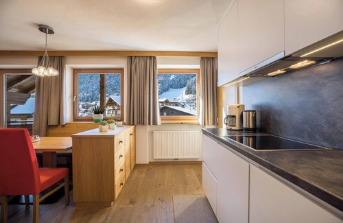 Mareo Apartment | Apartment "Rosalpina 2" in the Middle of the Ski Area with Mountain View, Wi-Fi & Balcony