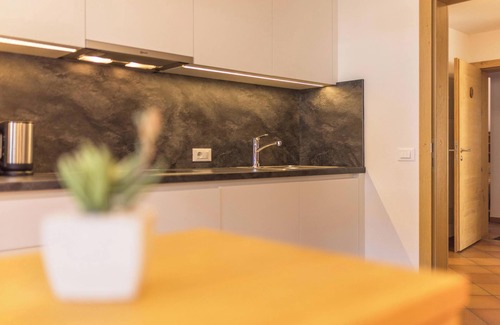 Mareo Apartment | Apartment "Rosalpina 2" in the Middle of the Ski Area with Mountain View, Wi-Fi & Balcony