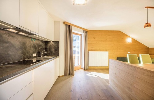 Mareo Apartment | Apartment "Rosalpina 3" in the Middle of the Ski Area with Mountain View, Wi-Fi & Balcony