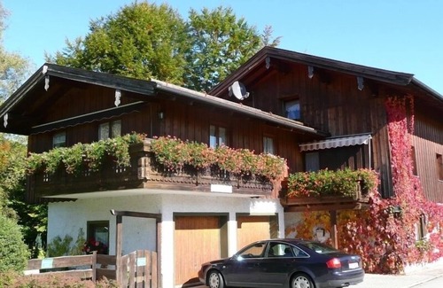 Bergen Apartment | Apartment 1 - 52 sqm, 1 extra bedroom. Max. 4 pers. First floor with balcony, parking lot