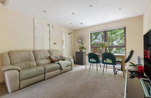 Surrey Docks Apartment | Apartment ∙ 1 bedroom ∙ 2 guests