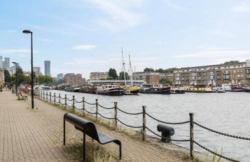Surrey Docks Apartment | Apartment ∙ 1 bedroom ∙ 2 guests