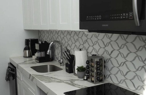Faubourg Marigny Apartment | Apartment ∙ 1 bedroom ∙ 8 guests