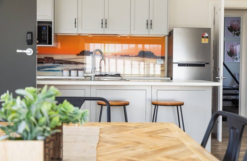 Carpenter Rocks Apartment | Apartment 1 - Luxury Apartment & Rooms - Free Wifi - Close To Beach