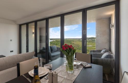 Tenby Apartment | Apartment 10 Waterstone House - Luxury Apartment with Sea Views