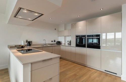 Tenby Apartment | Apartment 10 Waterstone House - Luxury Apartment with Sea Views