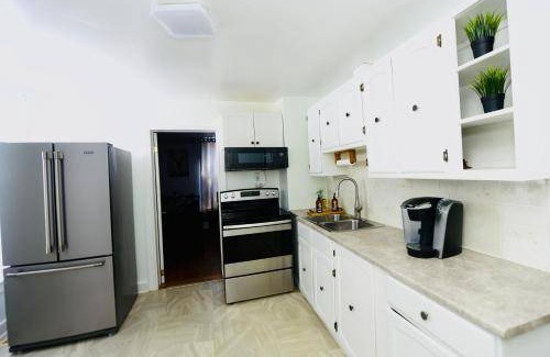 Rideau Heights Apartment | Apartment ∙ 2 bedrooms ∙ 5 guests