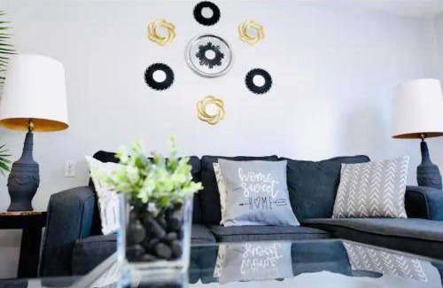 Rideau Heights Apartment | Apartment ∙ 2 bedrooms ∙ 5 guests