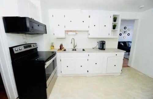 Rideau Heights Apartment | Apartment ∙ 2 bedrooms ∙ 5 guests