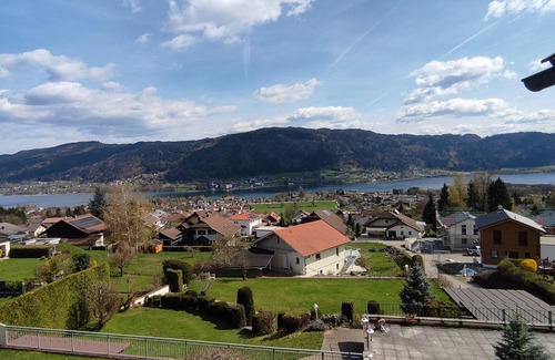 Bodensdorf Apartment | Apartment '2' with Lake View, Shared Garden and Wi-Fi