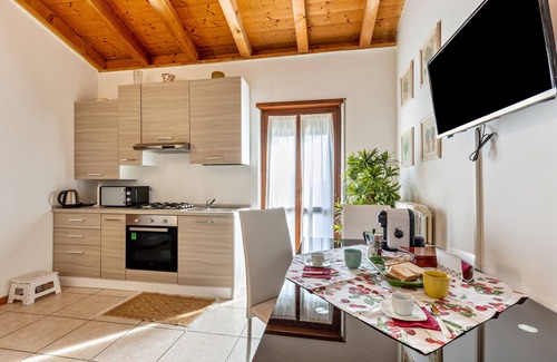 Valeggio sul Mincio Apartment | Apartment '38' with Shared Terrace and Balcony