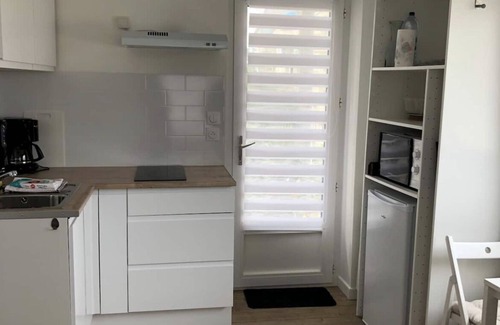 Saint-Mathieu Apartment | Apartment 30m from the beach, shops nearby,