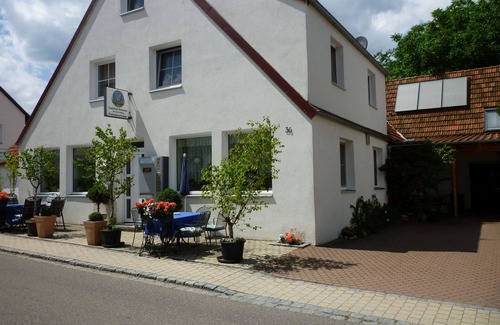 Monchsdeggingen Apartment | Apartment (32 sqm) on the first floor with kitchenette
