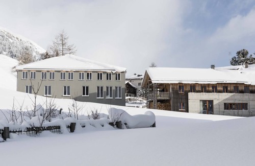 Nufenen Apartment | Apartment ∙ 4 bedrooms ∙ 8 guests