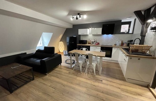 Semur-en-Auxois Apartment | Apartment 4 center SEMUR EN AUXOIS "At Delphine and Guillaume" France