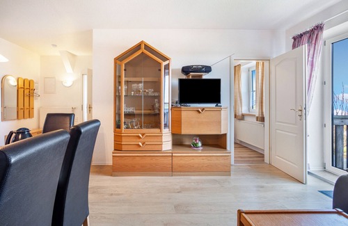 Hillgroven Apartment | Apartment '4-raum Fw 4' with Shared Garden, Balcony and Wi-Fi