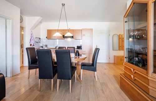 Hillgroven Apartment | Apartment '4-raum Fw 4' with Shared Garden, Balcony and Wi-Fi