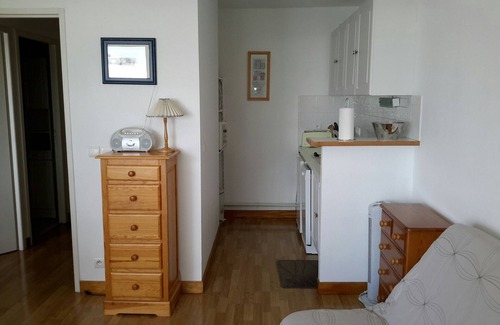La Rochelle City Centre Apartment | Apartment 41 m2, with GARAGE, view of the port, aquarium area, near train station.