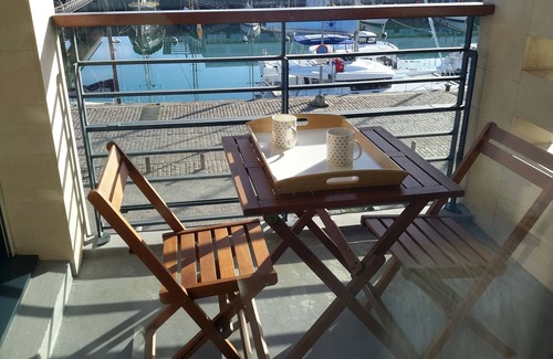 La Rochelle City Centre Apartment | Apartment 41 m2, with GARAGE, view of the port, aquarium area, near train station.