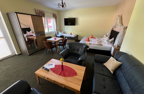 Forst Bed & Breakfast | Apartment 5 - Bed & Breakfast am Waldgürtel