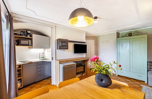 Issengo Apartment | Apartment '5' with Mountain View, Shared Pool and Wi-Fi