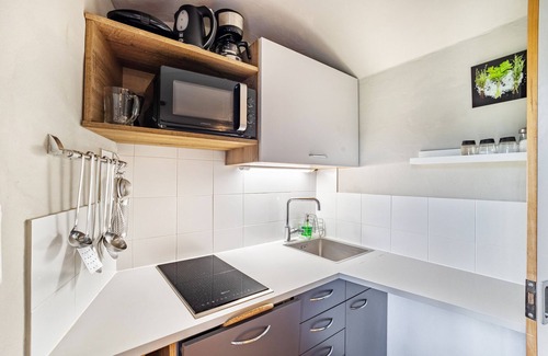 Issengo Apartment | Apartment '5' with Mountain View, Shared Pool and Wi-Fi