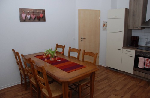 Borna-Heinersdorf Apartment | Apartment '5' with Wi-Fi