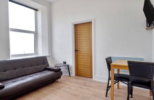 Brighouse Apartment | Apartment 7 Tudor House