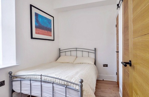 Brighouse Apartment | Apartment 7 Tudor House