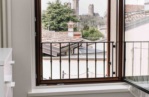 Valeggio sul Mincio Apartment | Apartment 'Appartamento Matteo' with Wi-Fi and Air Conditioning