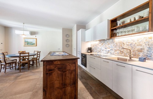 Soiano del Lago Apartment | Apartment 'Abaye 6 Cabernet - Charm' with Shared Pool, Wi-Fi and Air Conditioning