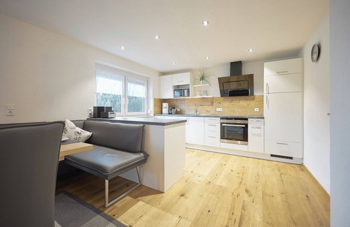 Wangen im Allgaeu Apartment | Apartment 'Abendsonne, 90 Qm' with Shared Terrace, Shared Garden and Wi-Fi
