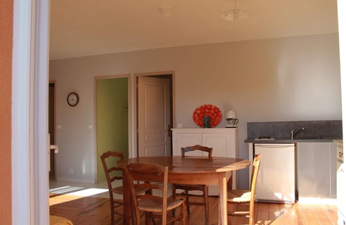 Lioux Apartment | Apartment adjoining the owner, in the heart of the Luberon.