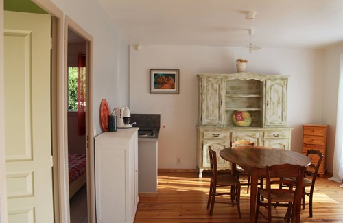 Lioux Apartment | Apartment adjoining the owner, in the heart of the Luberon.