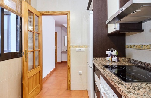 Old Town Baeza Apartment | Apartment 'Aires De Baeza' with Balcony, Wi-Fi and Air Conditioning